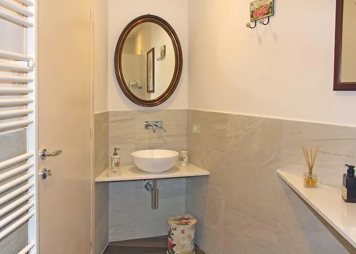 Rubino Con Giardino E Jacuzzi Vista 斯特雷萨