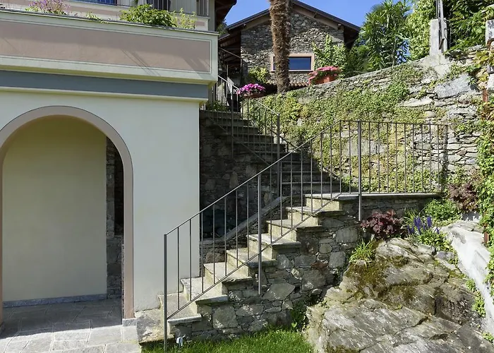 Rubino Con Giardino E Jacuzzi Vista